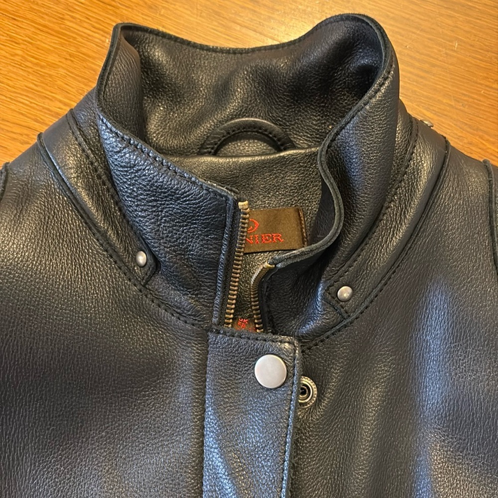 Vintage Black pebble leather insulated Danier biker jacket - Picture 4 of 17
